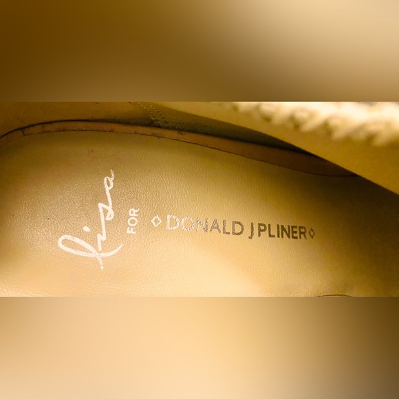 Donald J Pliner Lisa Tan Leather
Ankle Heel Stiletto Bootie & Open Toe - Picture 12 of 15